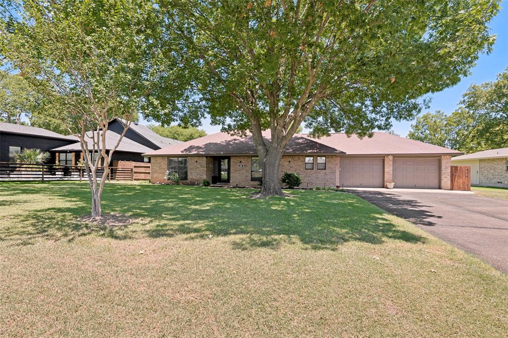 226 Oakwood Drive — photo