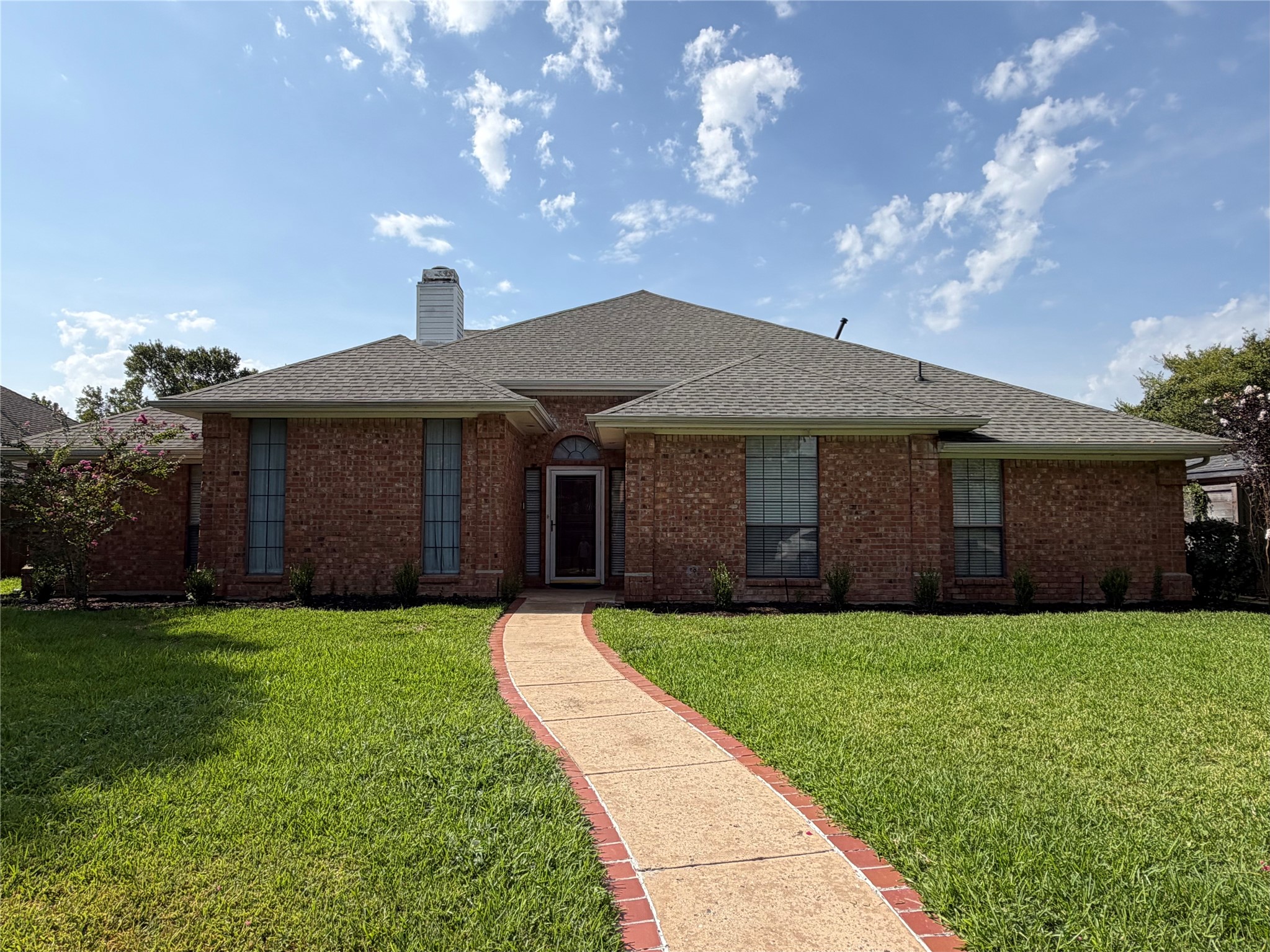 2204 Valcourt Drive — photo