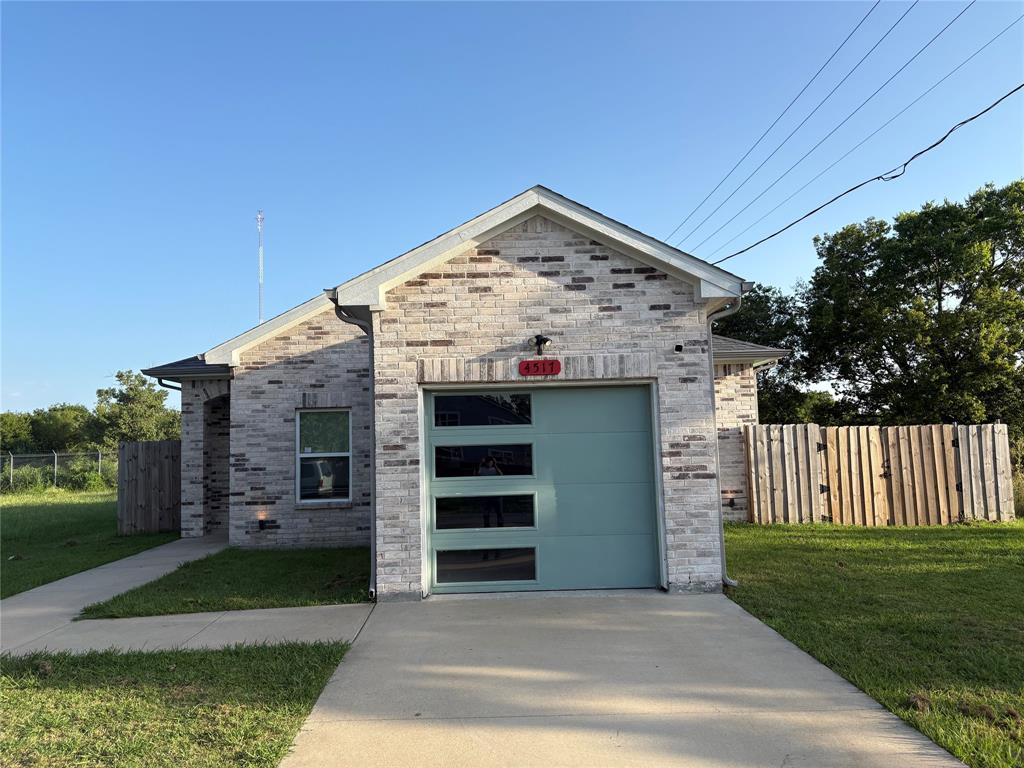 4517 Spencer Street — photo