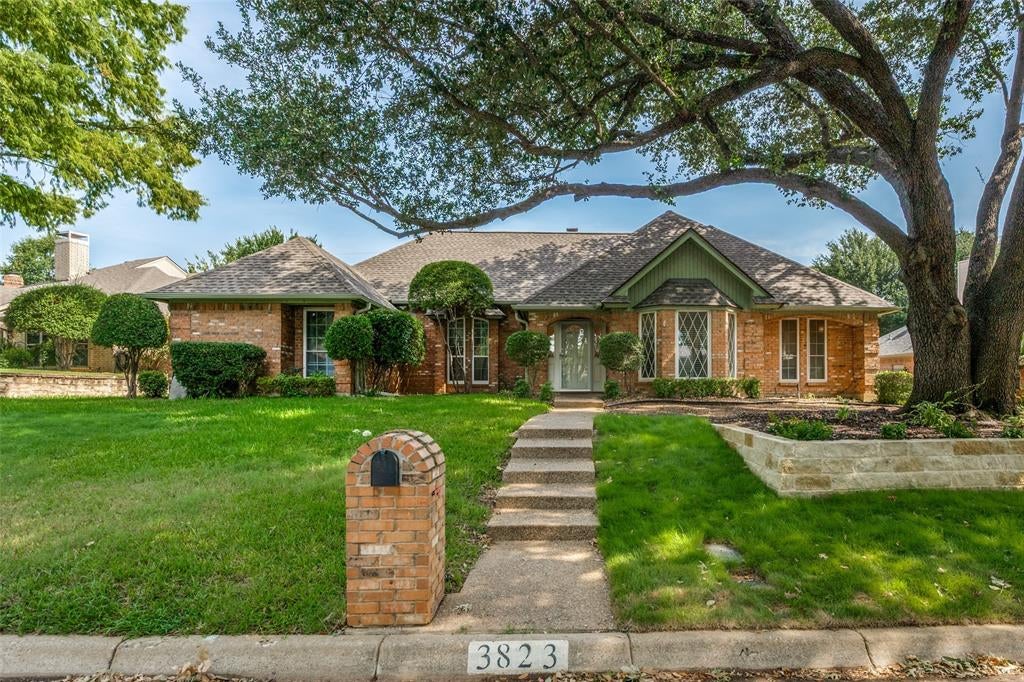 3823 Rochelle Drive — photo