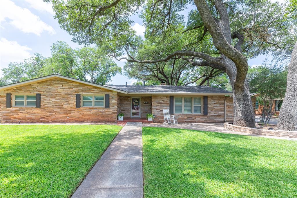 1518 Elmwood Drive — photo