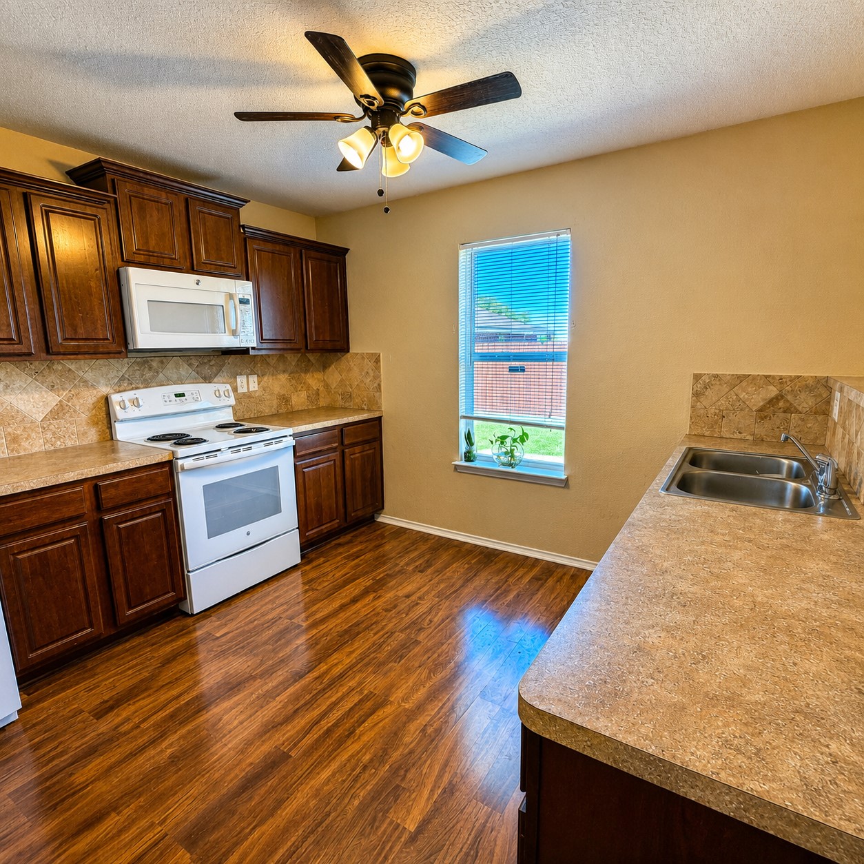 2003 Firefly Circle, Bellmead, TX 76705 — photo 2