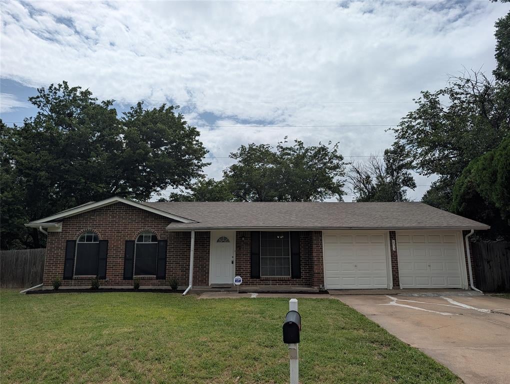 633 Christie Court — photo