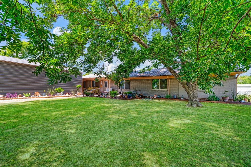 1723 Farm Road 2121 — photo