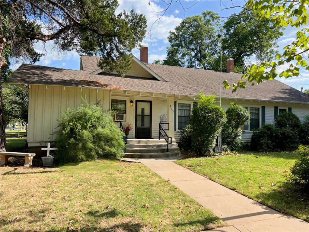 715 E Ikard Street — photo