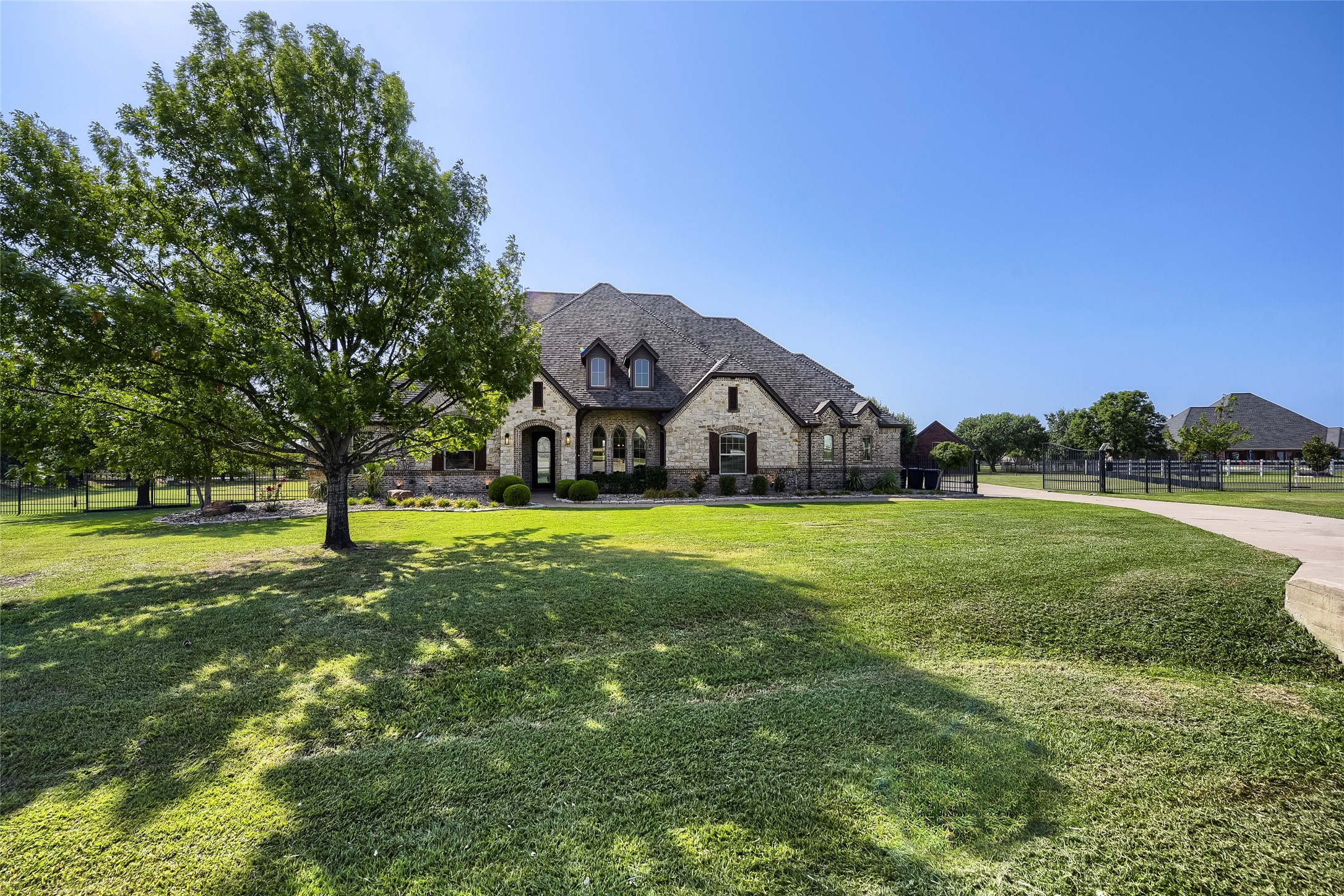 1501 Willow Tree Drive — photo