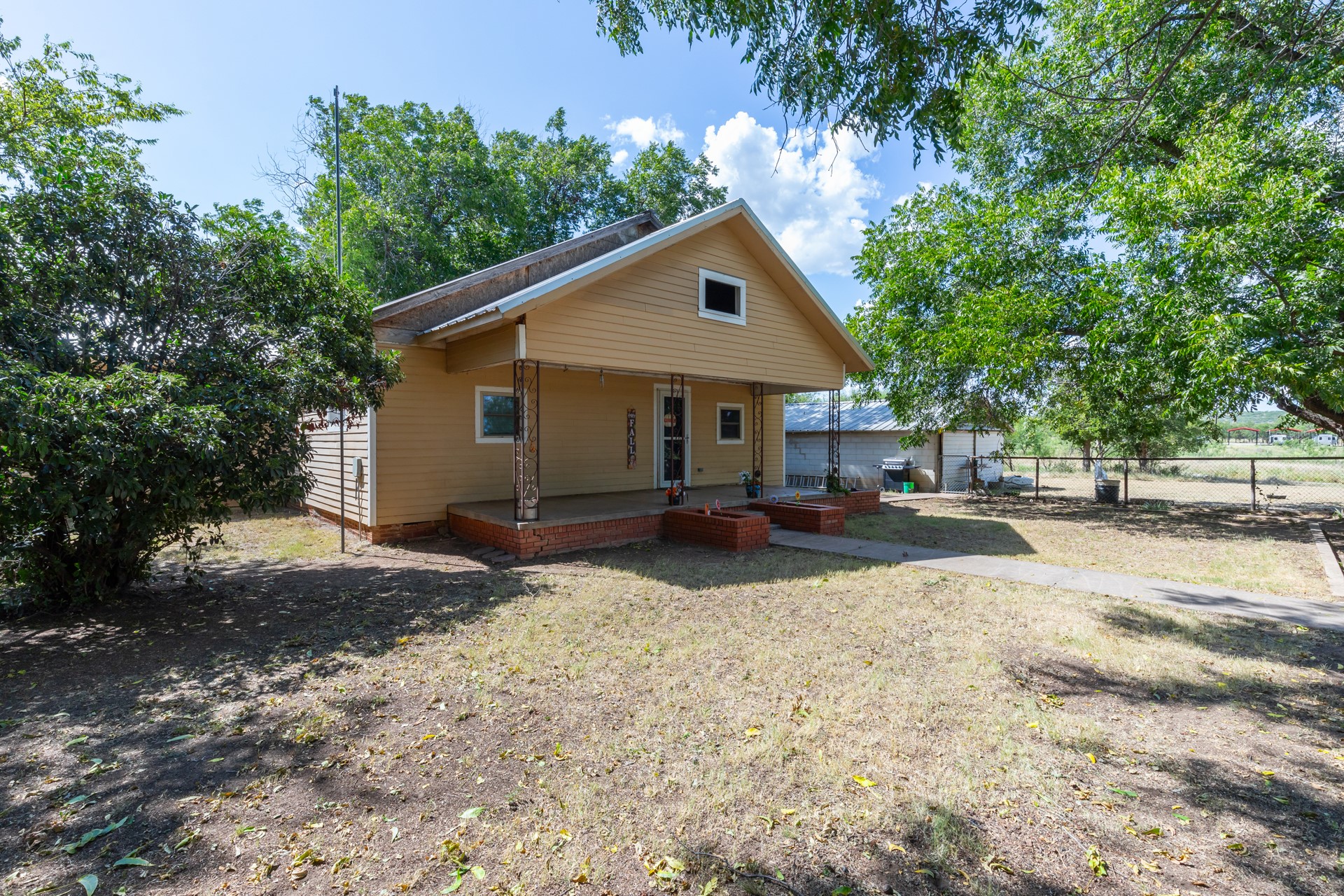 832 Peyton Street, Baird, TX 79504 — photo 3