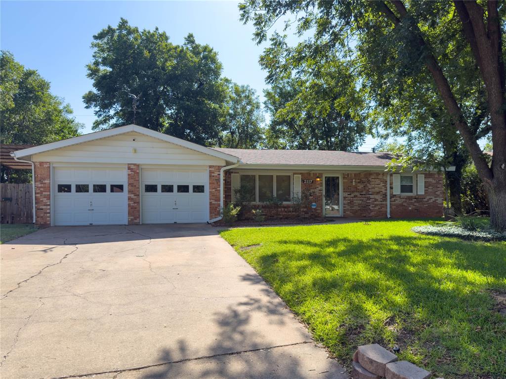 2117 Oakwood Lane — photo