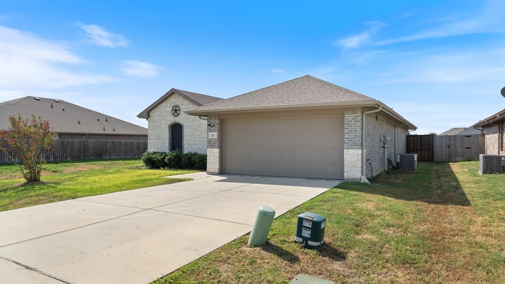 121 Willowbend Loop, Mabank, TX 75147 — photo 2