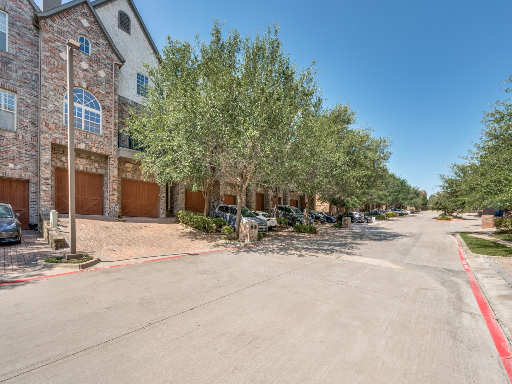 736 Rockingham Drive, Irving, TX 75063 — photo 2