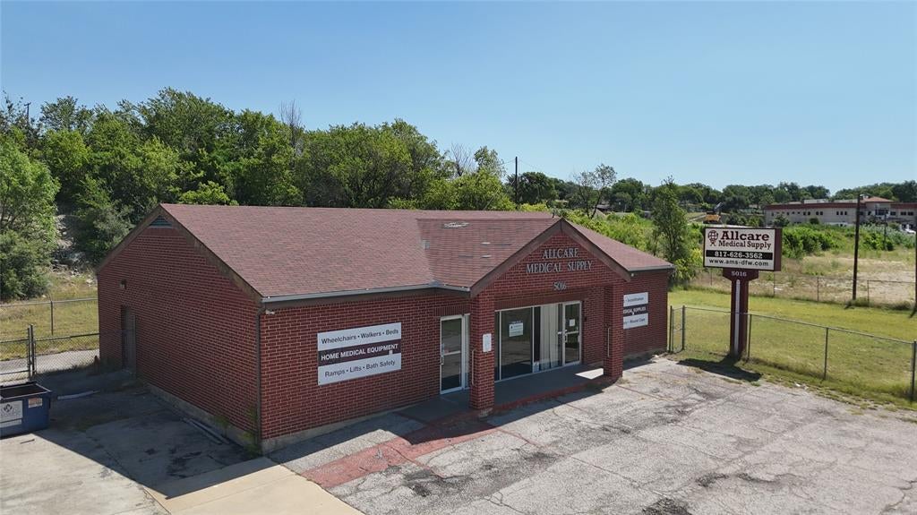 5016 Jacksboro Highway — photo