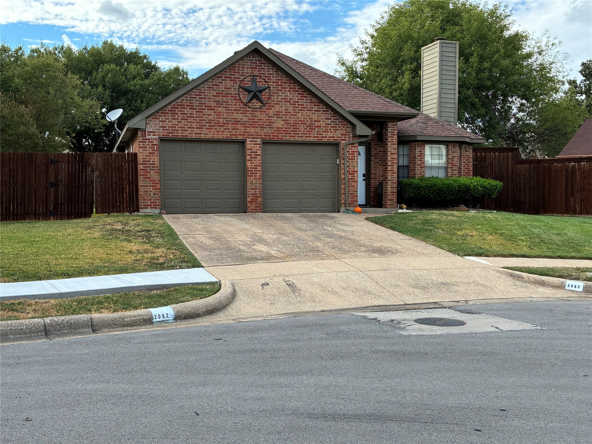 2062 Bronco Lane — photo