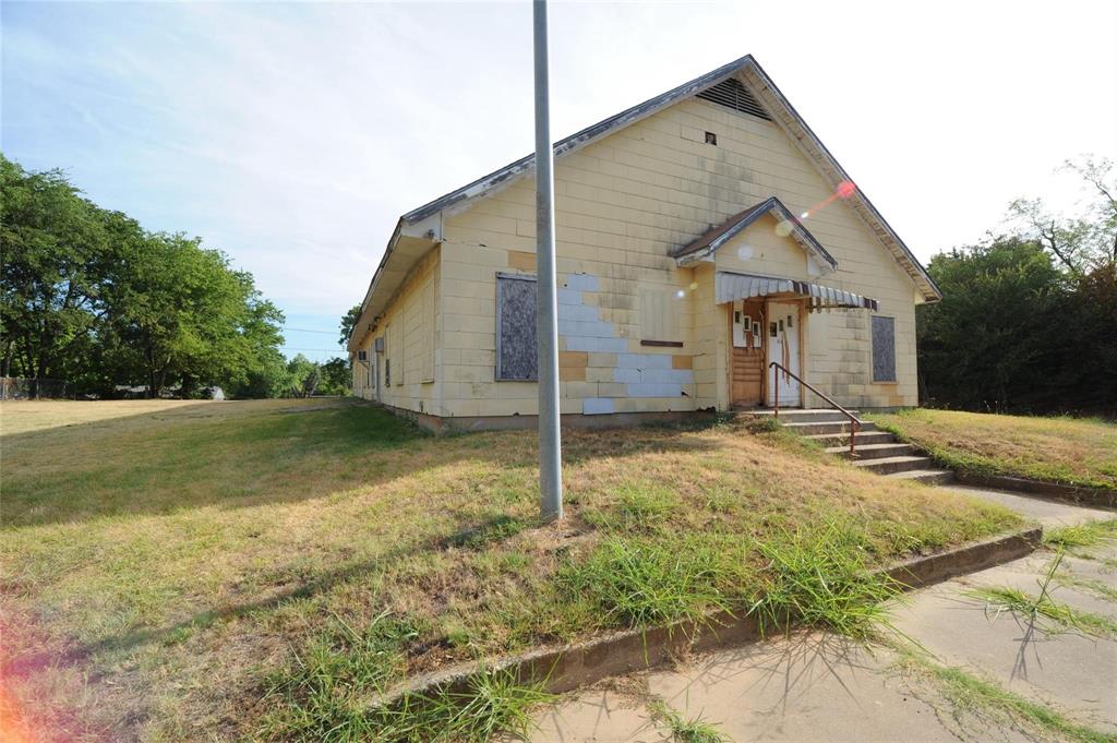 631 E Woodard Street — photo