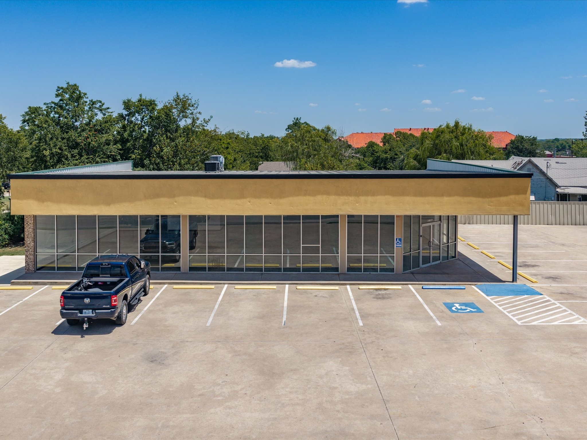 507 E Wise Street, Bowie, TX 76230 — photo 3