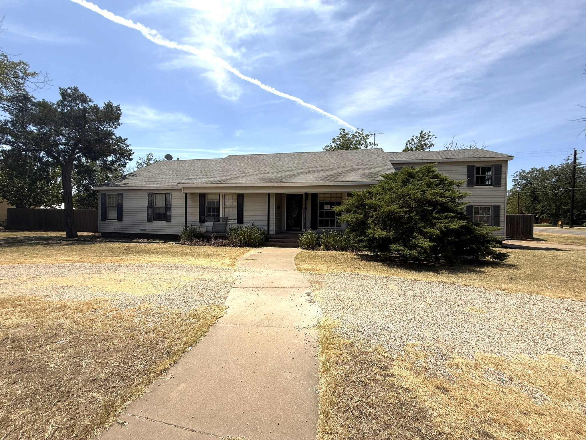 1507 N Avenue F — photo