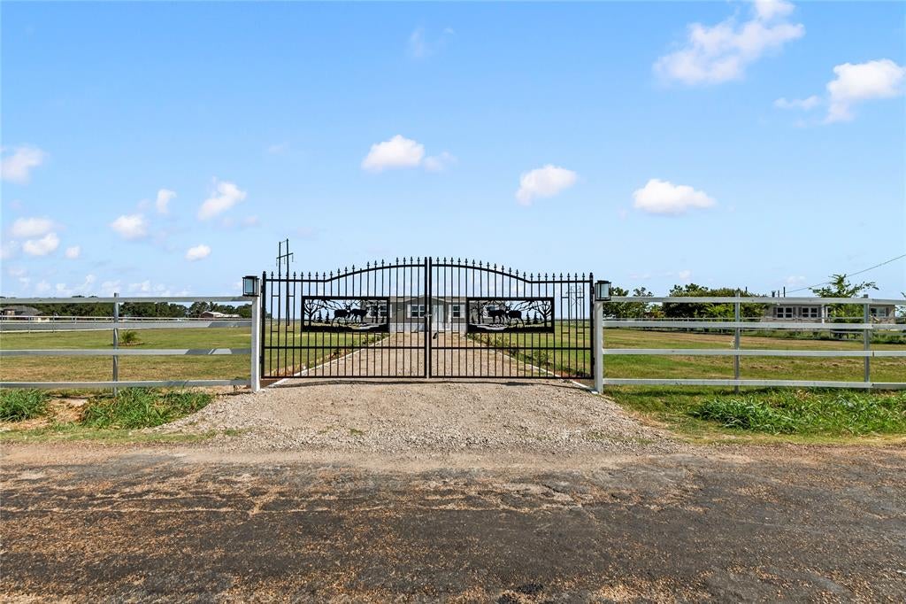 16609 Tarlton Road — photo