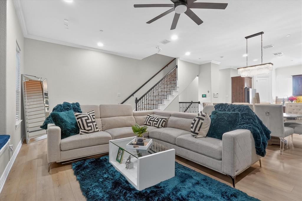 8233 Short Street — photo