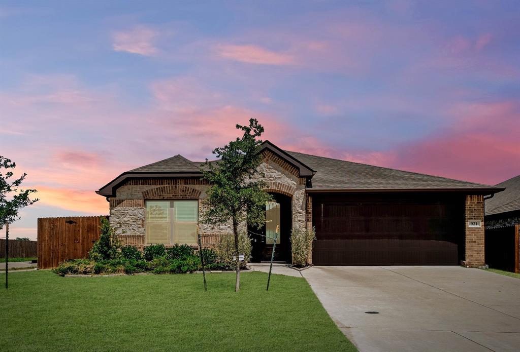 921 Amberwood Drive — photo