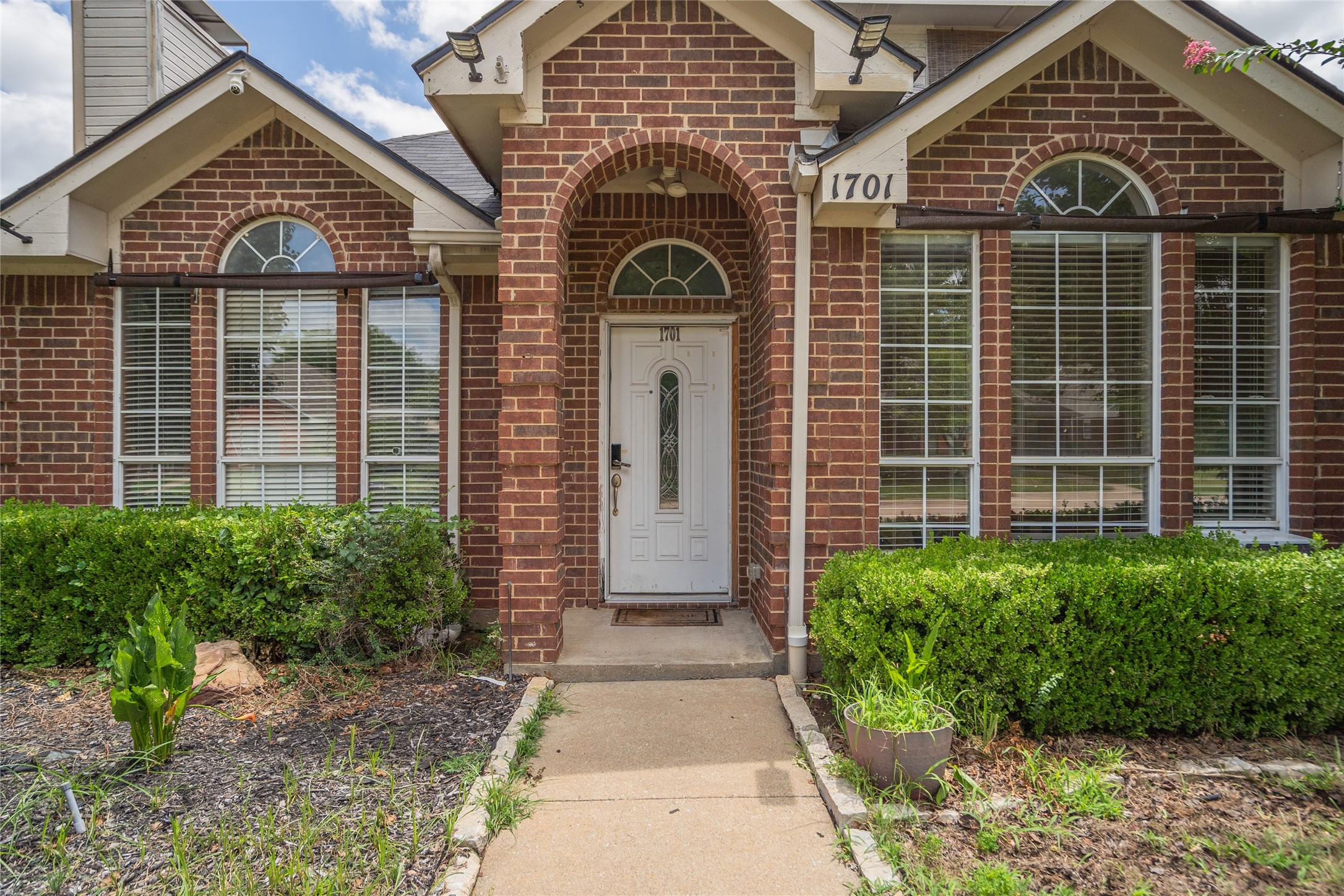 1701 Creekway Drive — photo