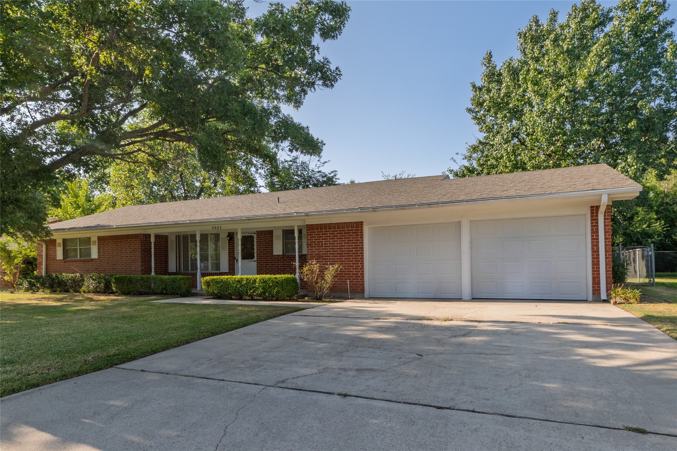 2002 Redbud Road, Gainesville, TX 76240 — photo 2
