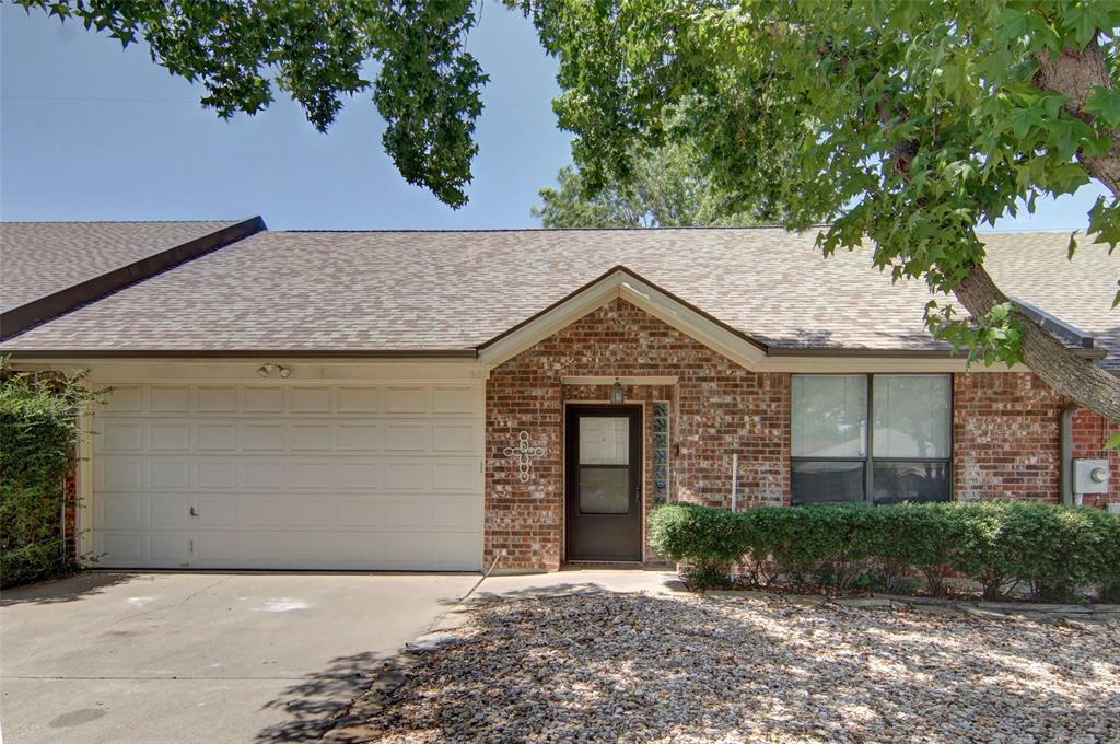 937 Heather Court — photo