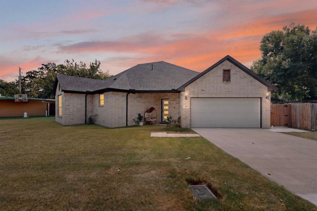 909 Marcellus Court — photo