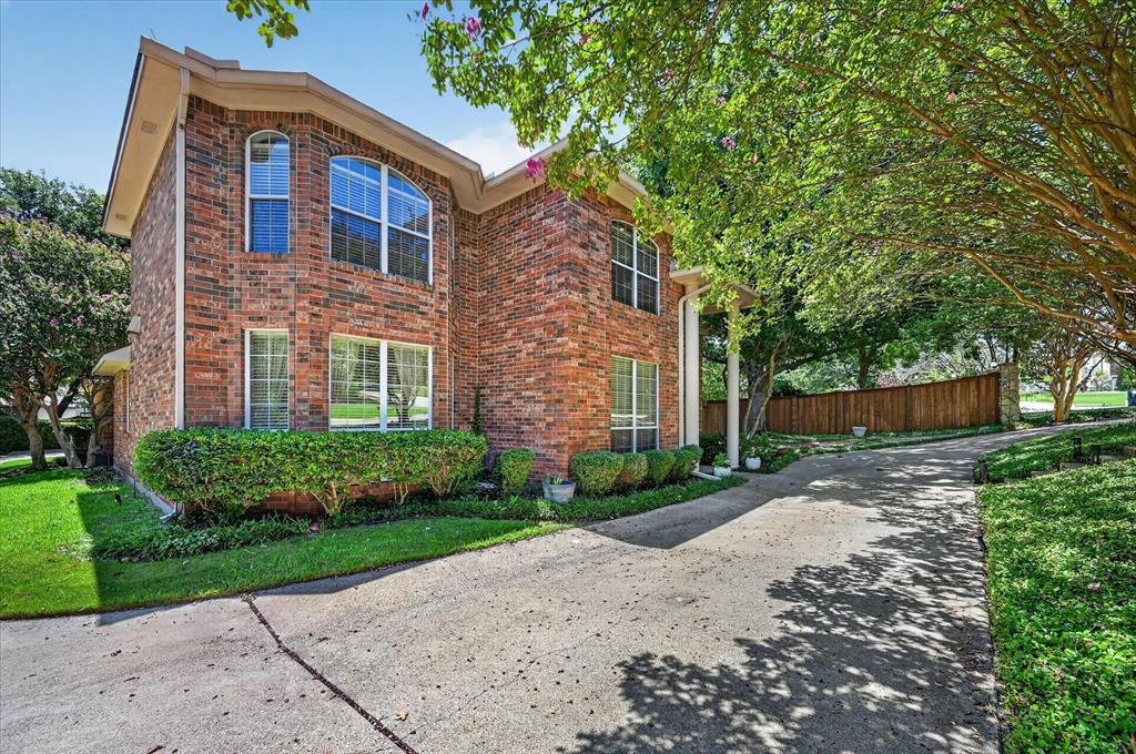 106 Sceptre Drive — photo