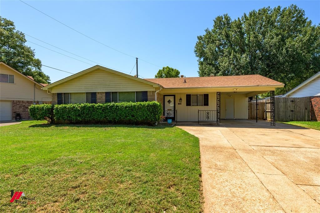 1404 Holiday Place — photo