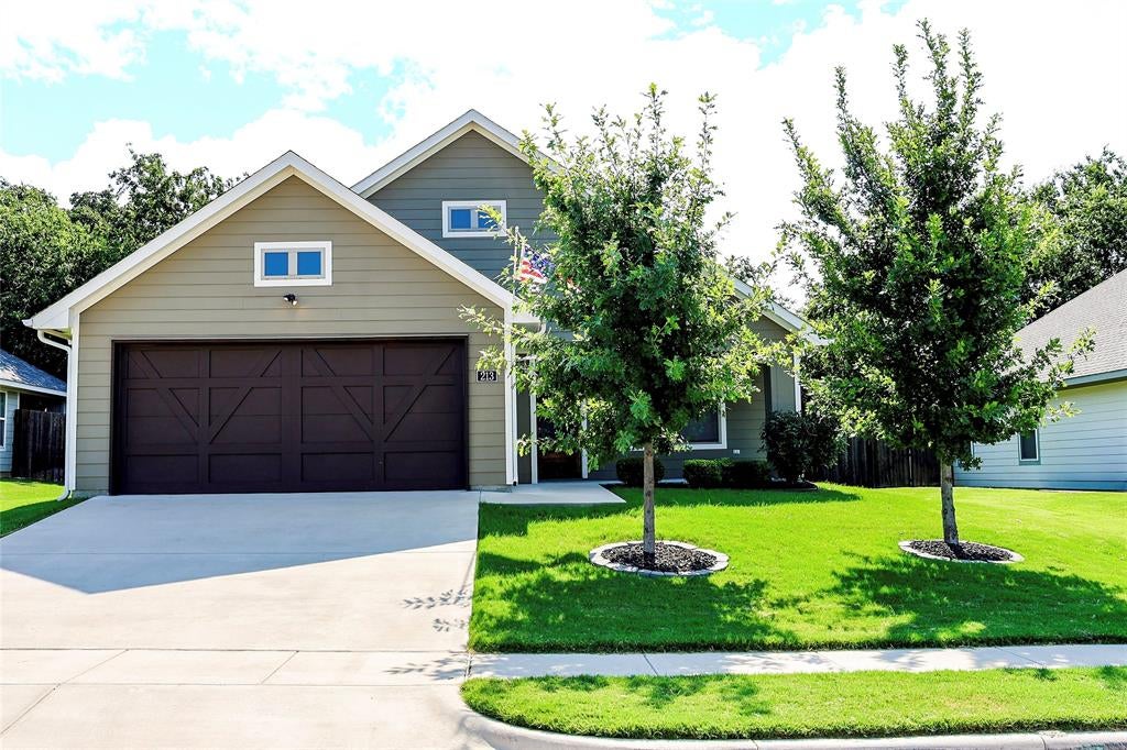 213 Clover Circle — photo