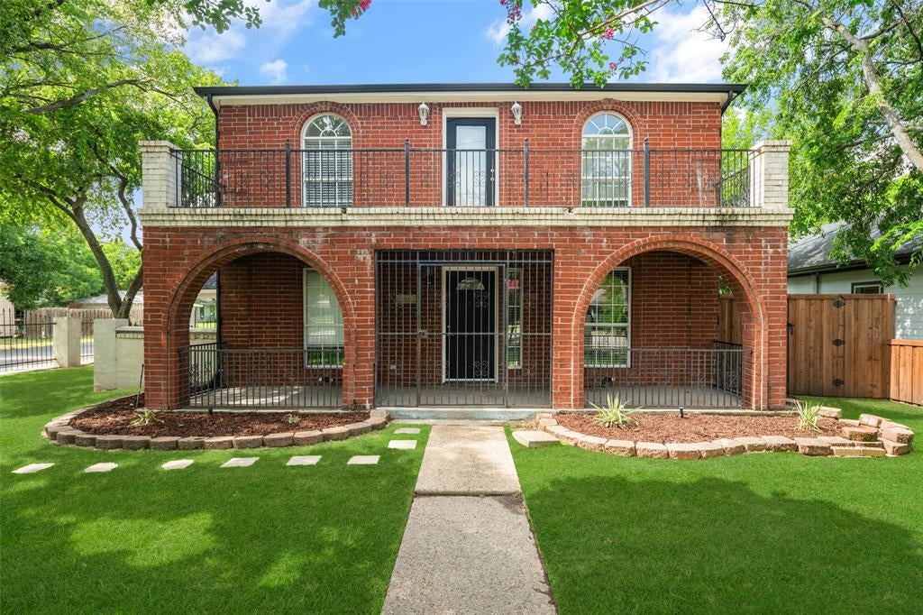 311 E Walnut Street — photo