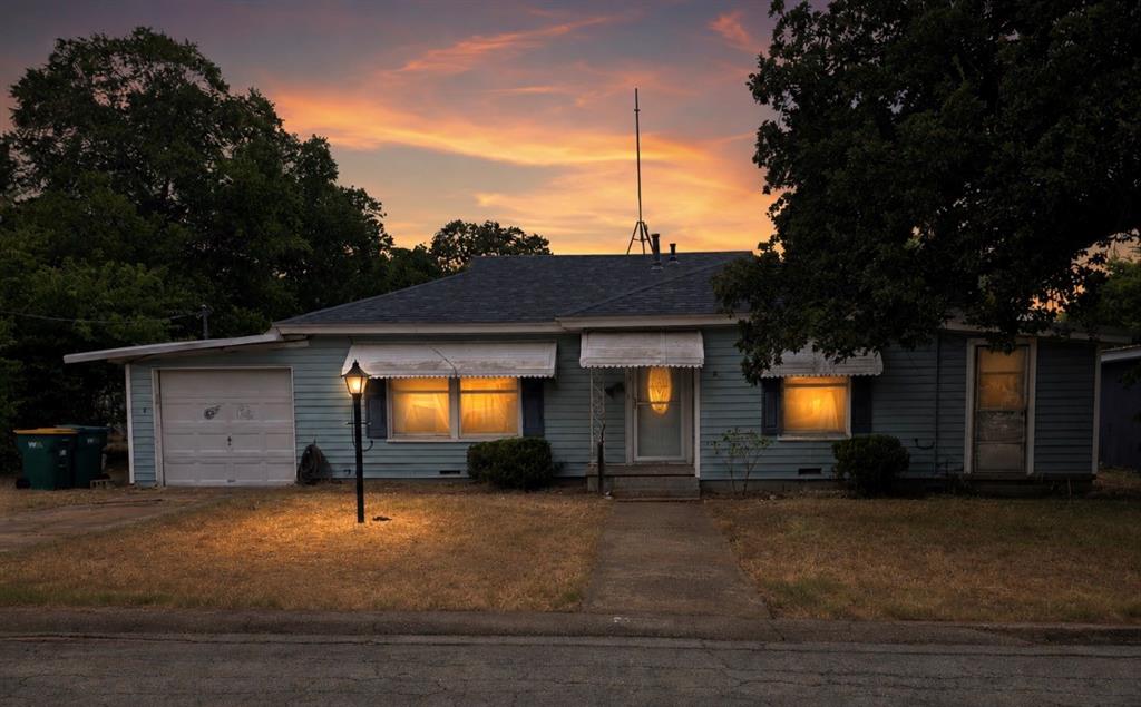 2407 Oak Drive — photo