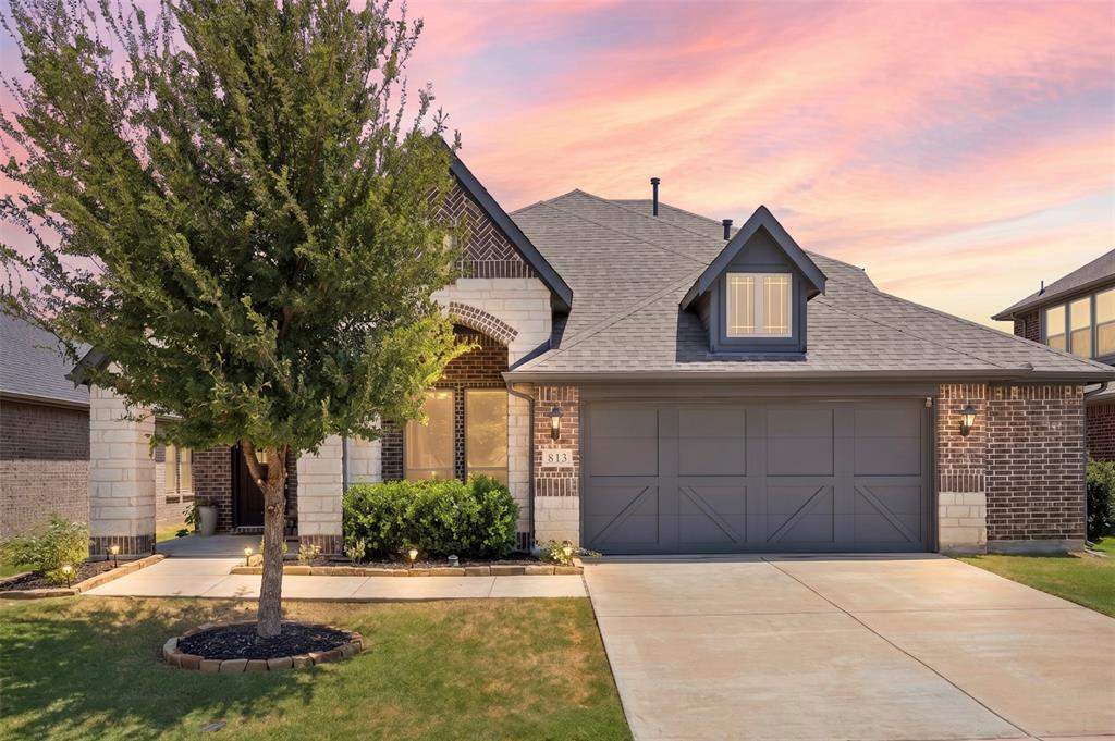 813 Lake Cove Drive — photo