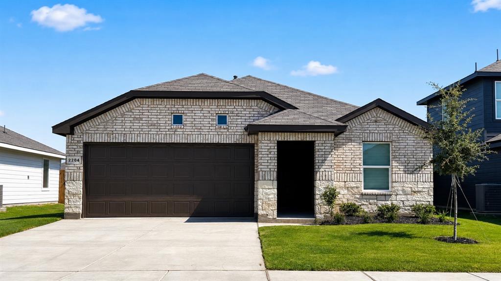 2204 Bakersfield Drive — photo