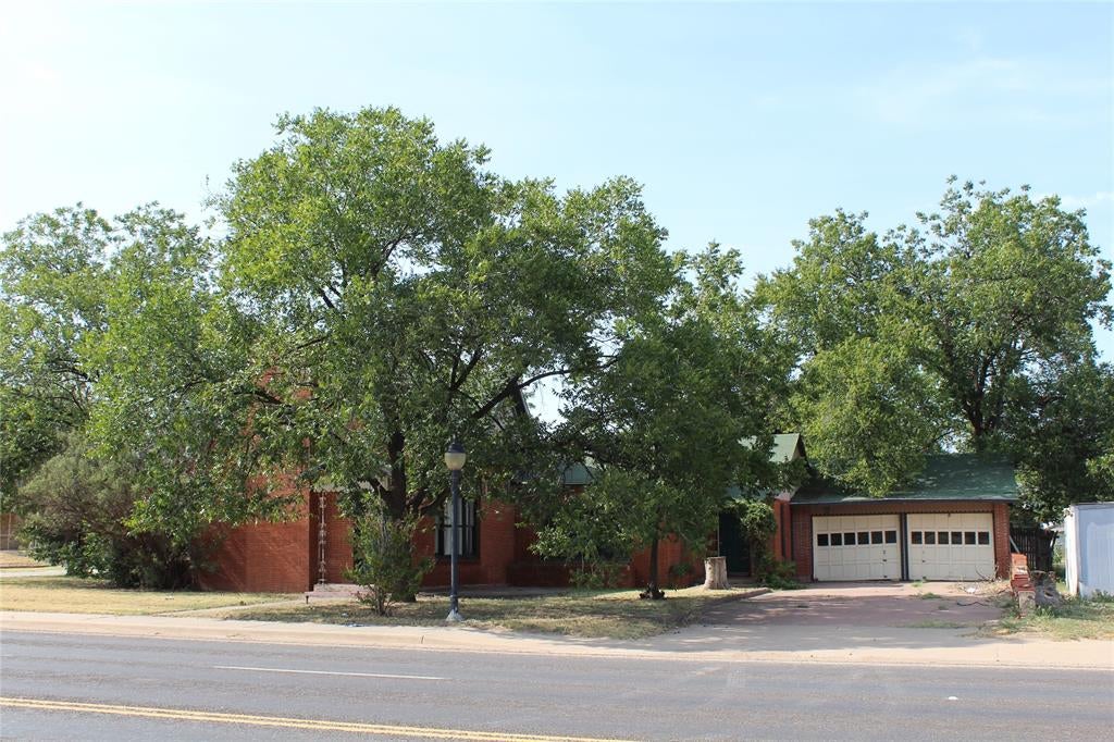 400 E Main Street — photo