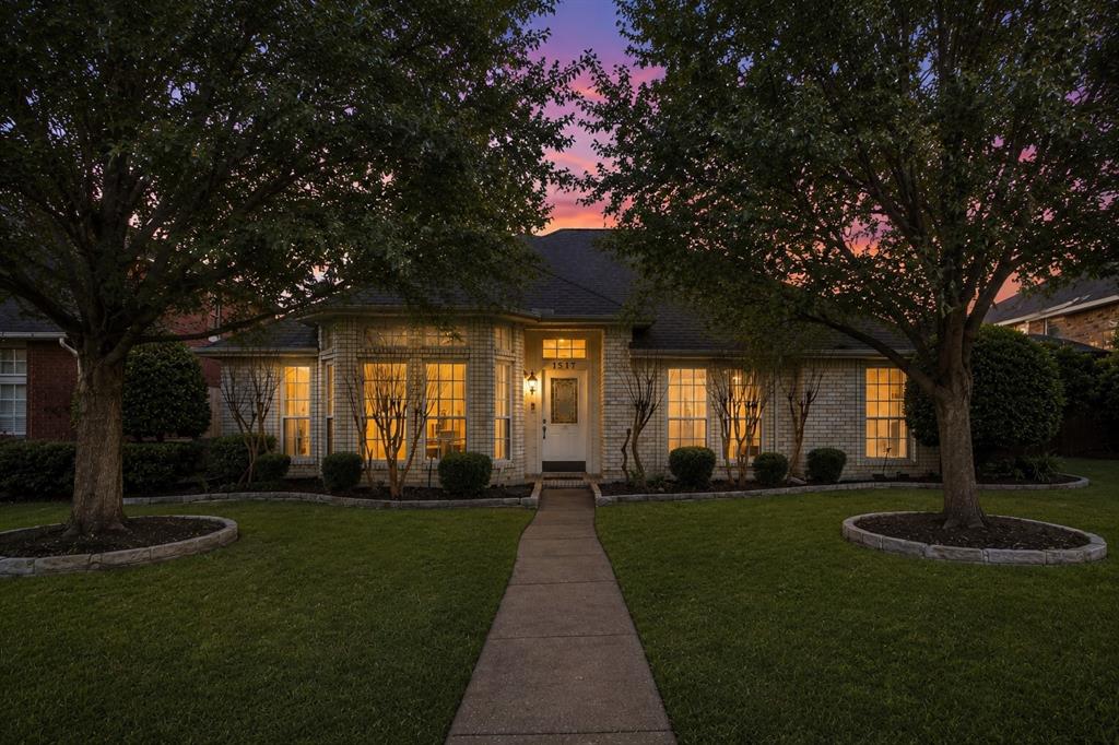 1517 Palisades Drive — photo