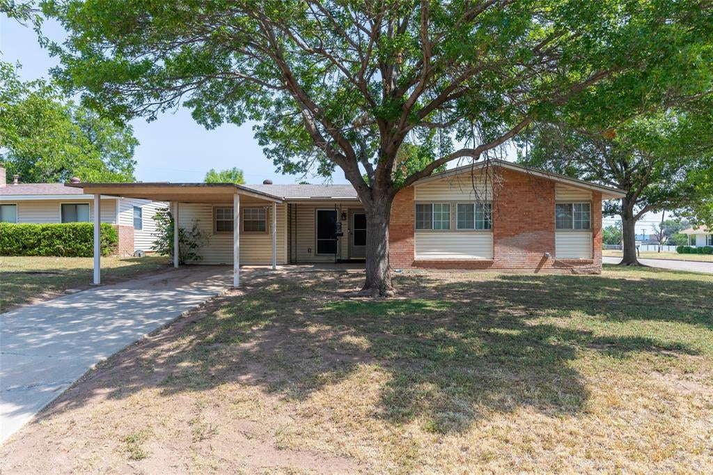 2502 Bennett Drive — photo