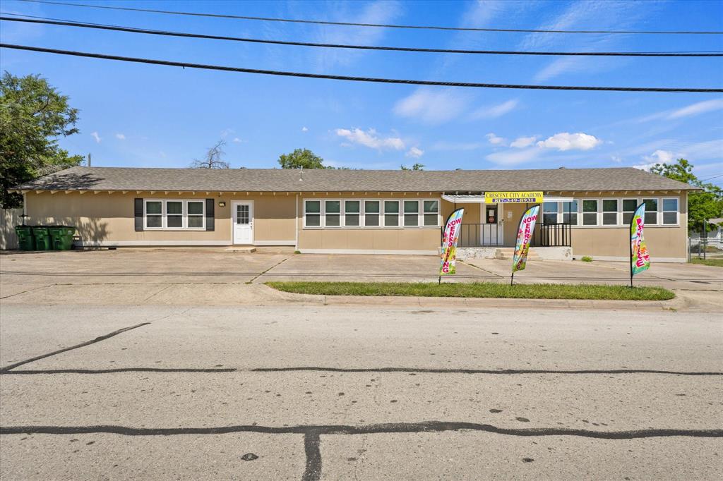 652 Meadow Park Drive — photo