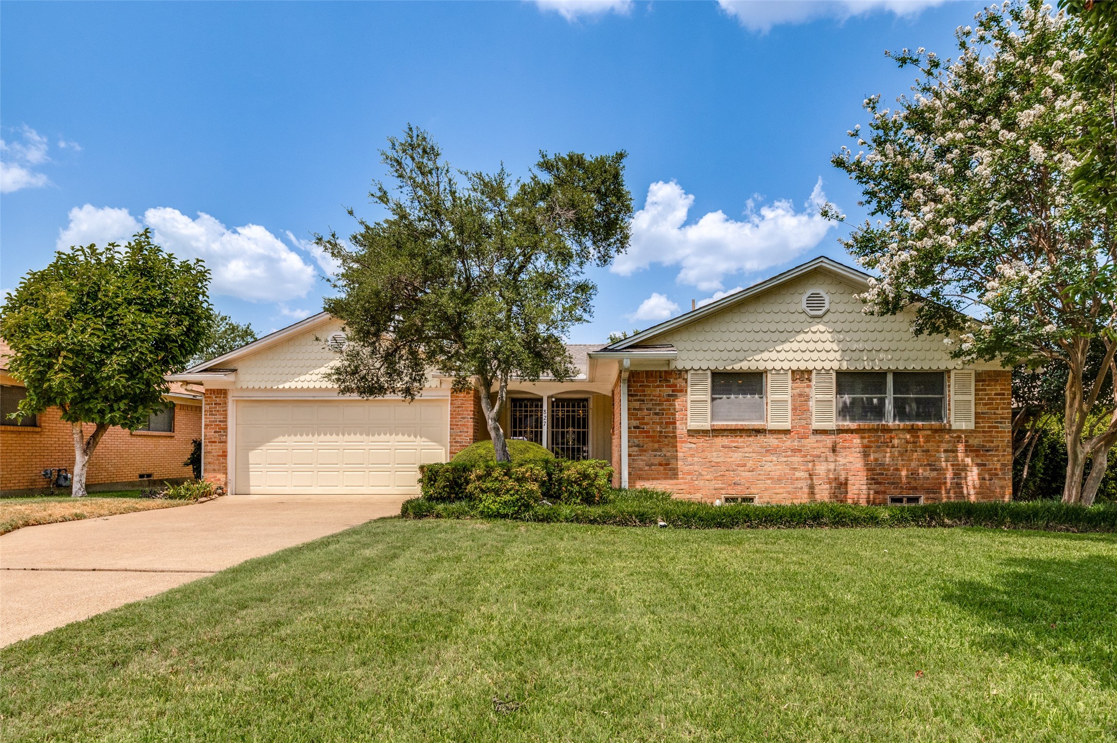827 Oak Forest Drive — photo