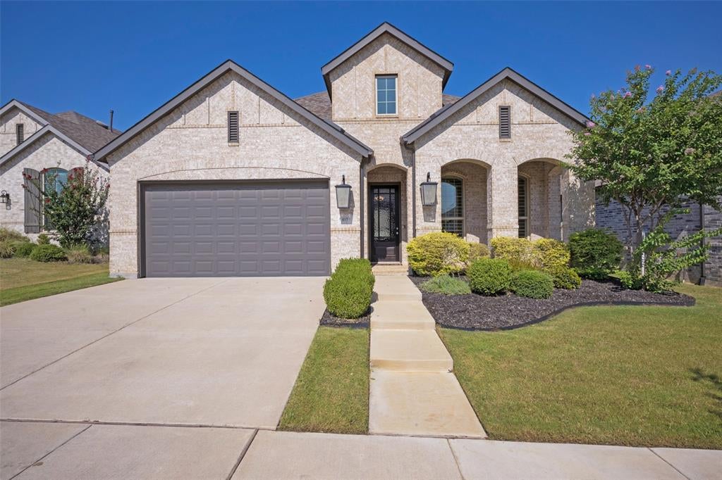 817 Nuthatch Court — photo