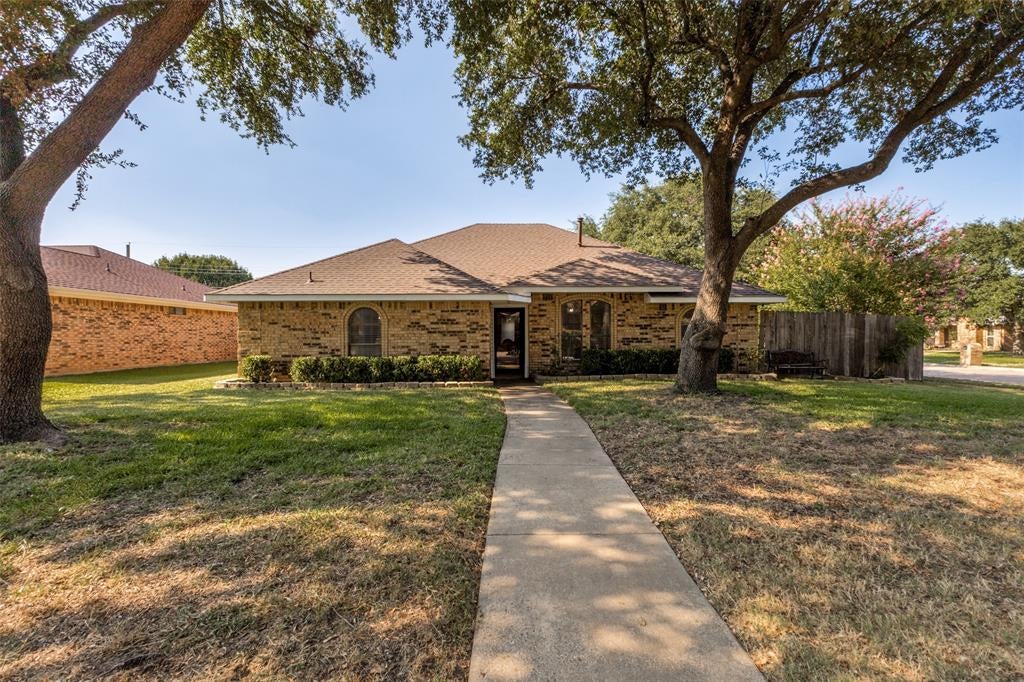 841 Broadmoor Drive — photo