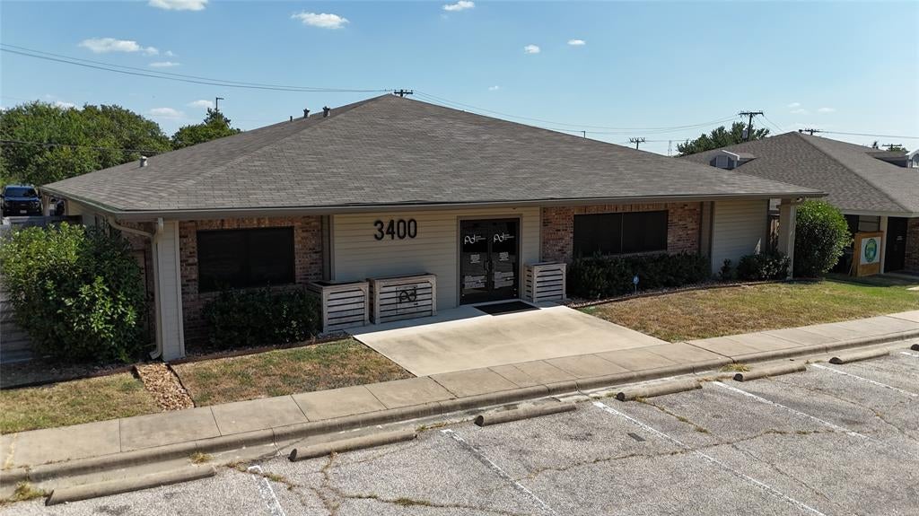 3400 Hillcrest Drive — photo