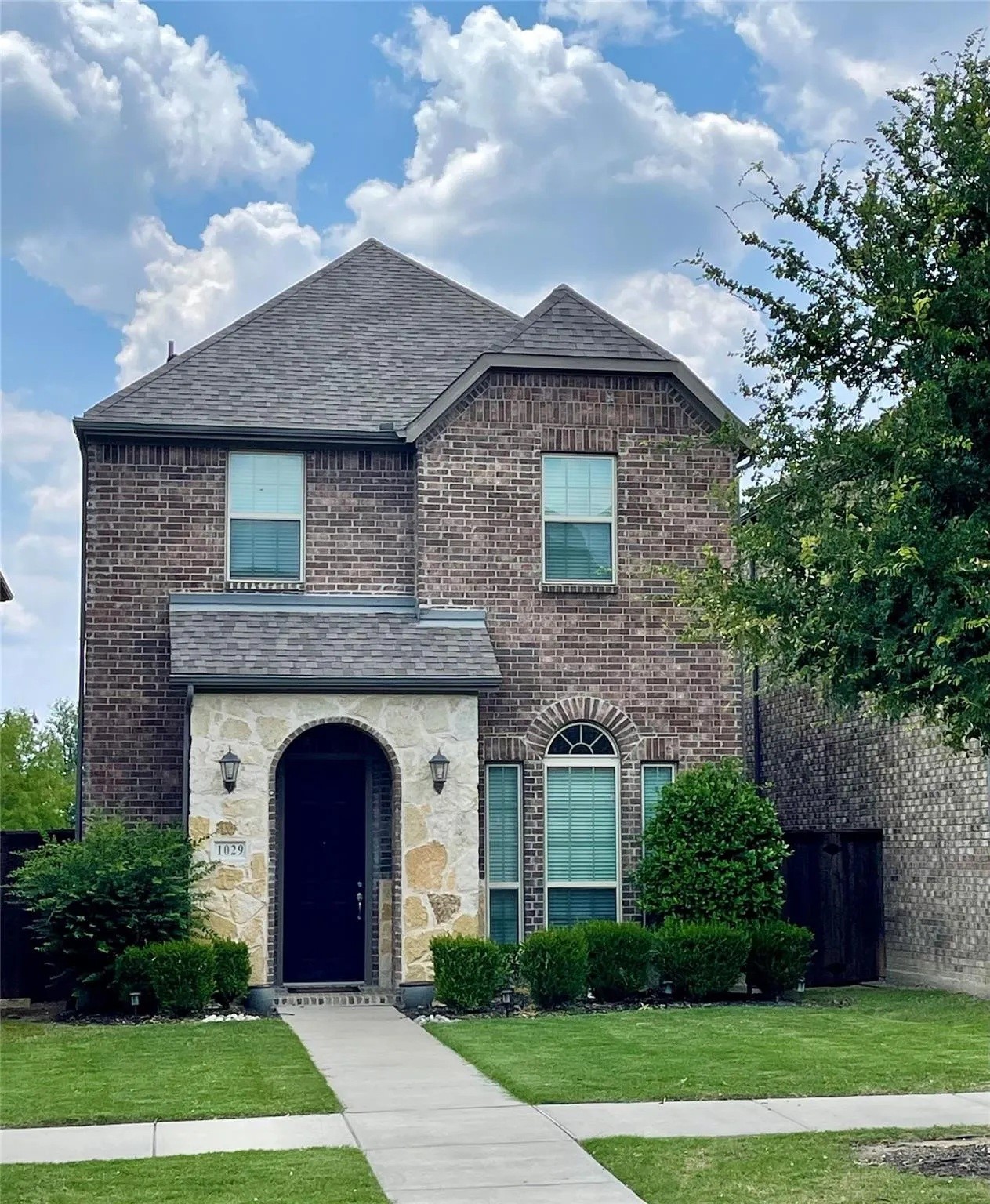 1029 Zachary Way — photo