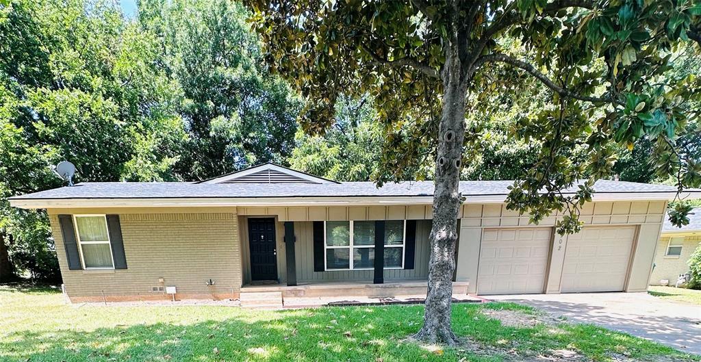 902 Crestview Drive — photo