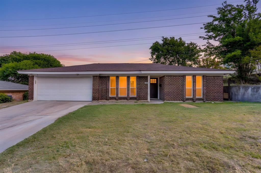 332 W Hallmark Drive — photo