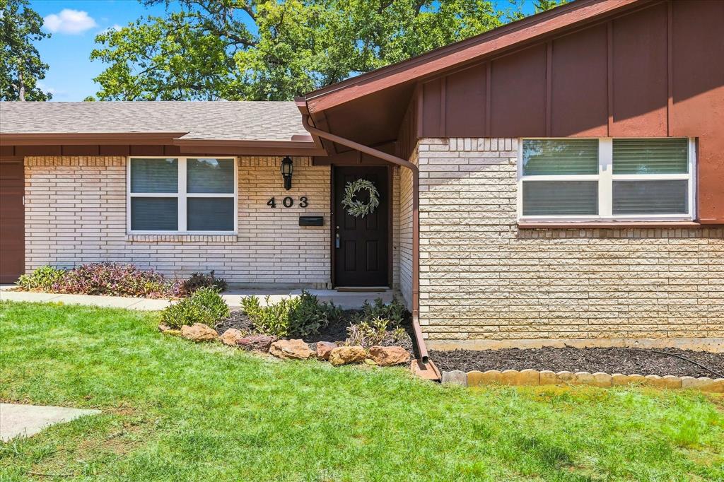 403 E Huitt Lane, Euless, TX 76040 — photo 2
