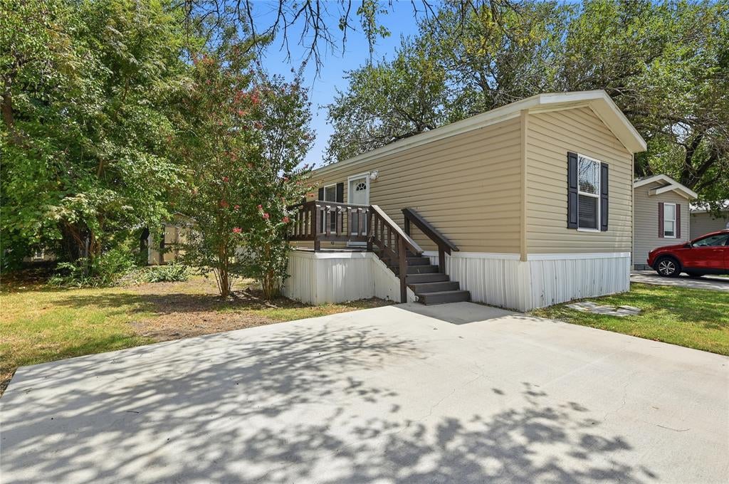 22 1601 E FM 1417 — photo