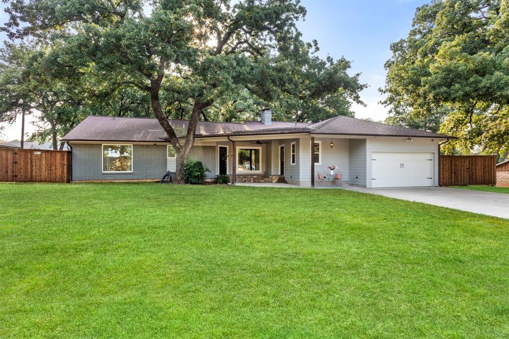 149 Redwood Drive — photo