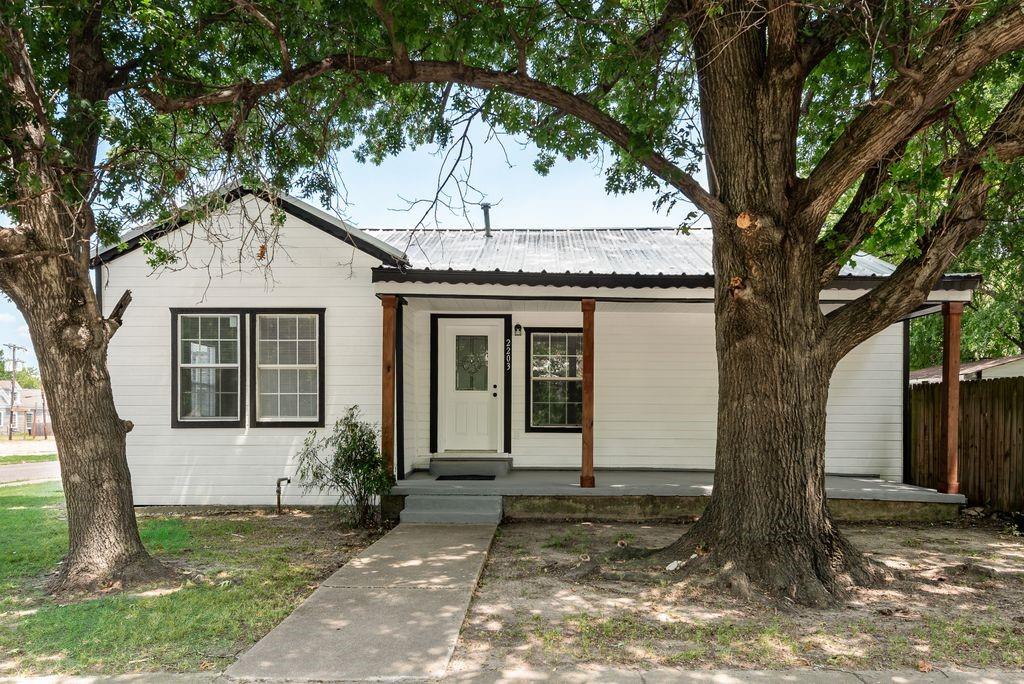 2203 Wesley Street — photo