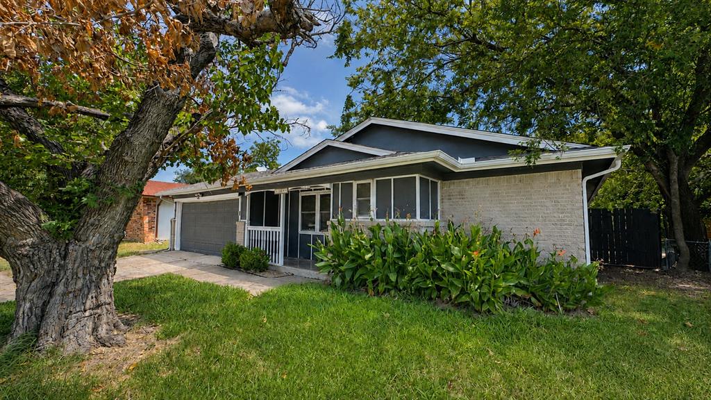 809 Memorial Drive — photo