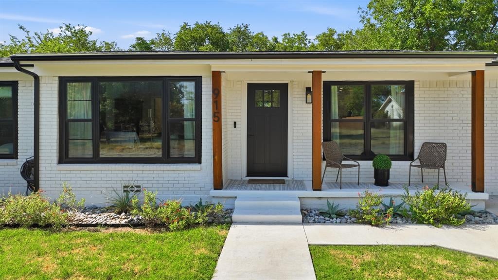 915 W Bridge Street — photo